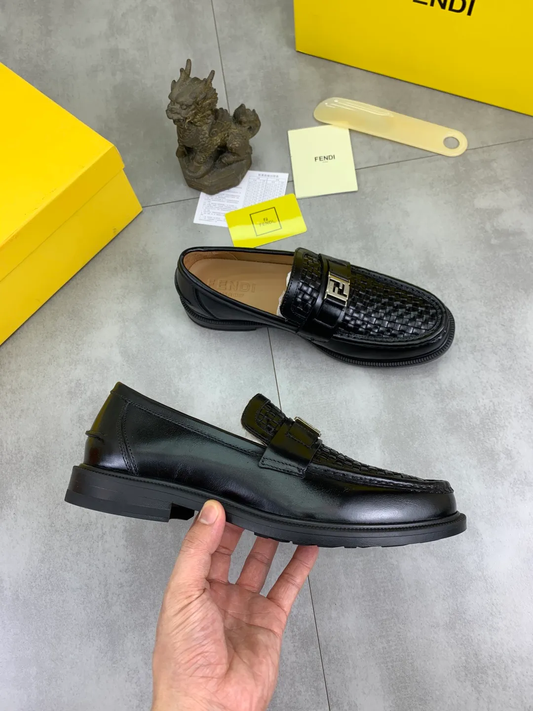 ​Men's shoes 💰P480💰[New model] Water dyed cowhide 🆘 The latest FENDI (Fendi) new casual leather shoes 🕶️🕶️Simple routing effect, showing an elegant and cool driving shoe 🎬Made of Italian 🇮🇹 imported calfskin + first-layer water-dyed cowhide lining🐂Excellent material🎬Detailed workmanship 🤗Comfortable foot feel➰➰. ​Pair it with any outfit to show your taste and temperament, low-key luxury ♻️Design ​simple and elegant ​noble and fashionable 🍃​Very loved and favored by trendy men 💓❤️Size: 38-44 2⃣️colors available